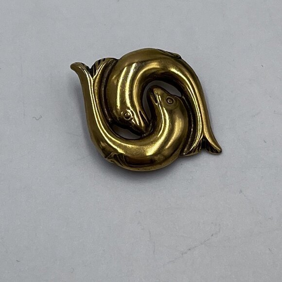 Vintage Metropolitan Museum of Art Dolphins Ying Yang Style Brooch Gold Tone - Picture 3 of 7